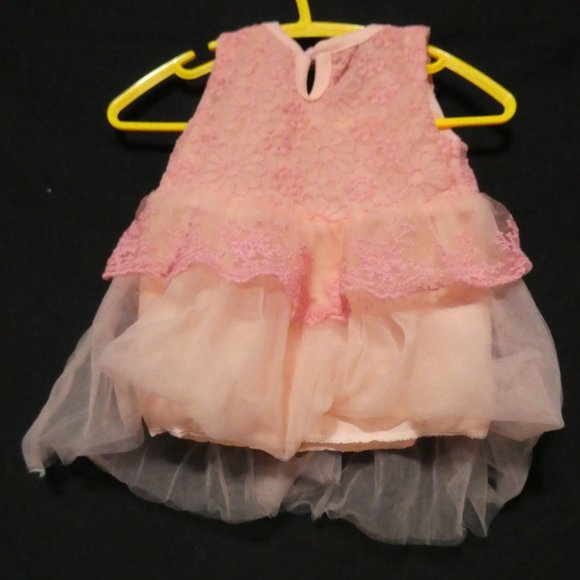 Pink lace dress, toddler girl, xs, single pink button back fastened - Picture 2 of 12